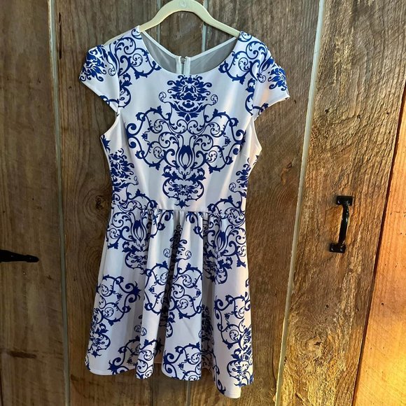 B. Darlin Dresses & Skirts - B. Darlin Mini dress size M